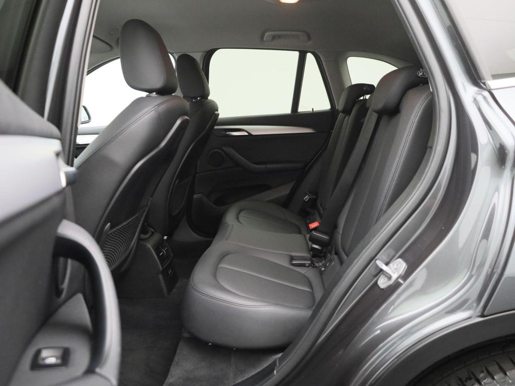 BMW X1 sdrive18i business edition plus | automaat | lmv | trekhaak | parkee