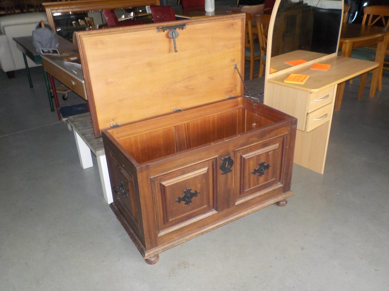 Mooie kwaliteit massief eiken dekenkist in goede staat