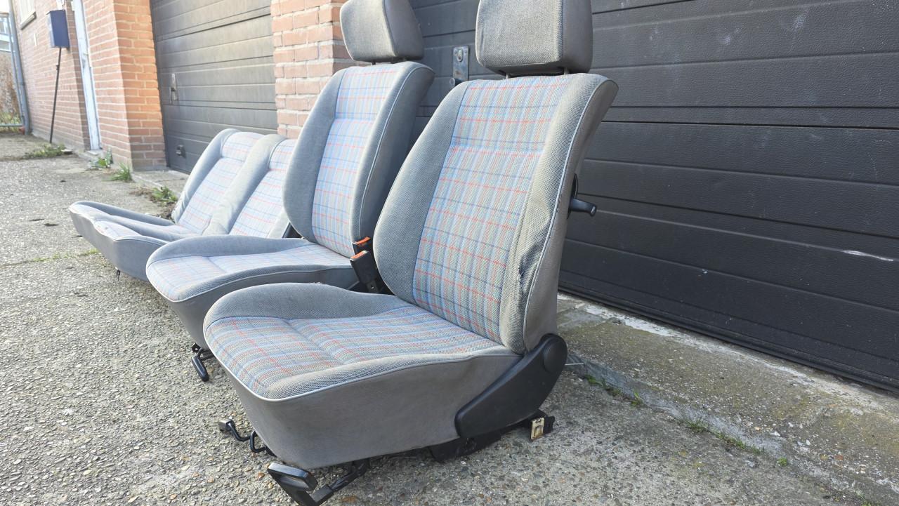 VOLKSWAGEN GOLF 2 INTERIEUR MOET WEG!