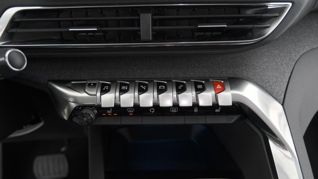 Peugeot 3008 1.6 hybrid4 300 allure pack business 4x4 | camera | apple carp