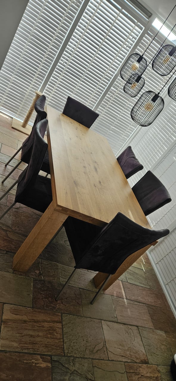 Massief eetkamertafel + 6 eetkamertafel stoelen