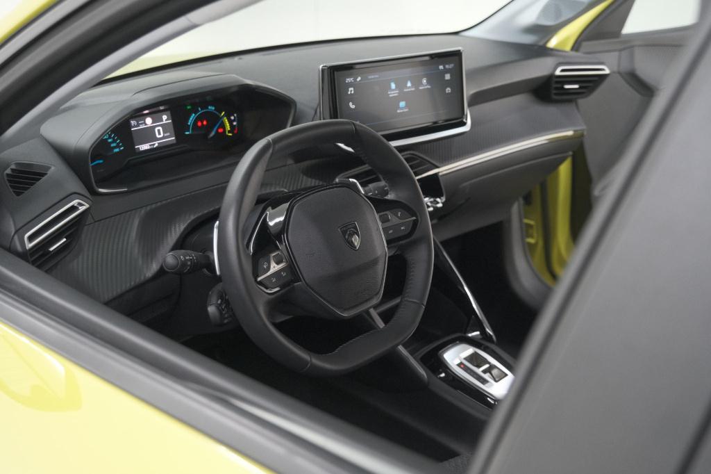 Peugeot 208 1.2 hybrid 110 e-dcs6 style | parkeersensoren | apple carplay |