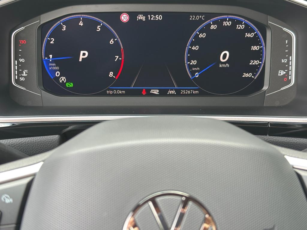 Volkswagen T-roc 1.5 tsi 150pk dsg r-line | trekhaak | camera | keyless | e