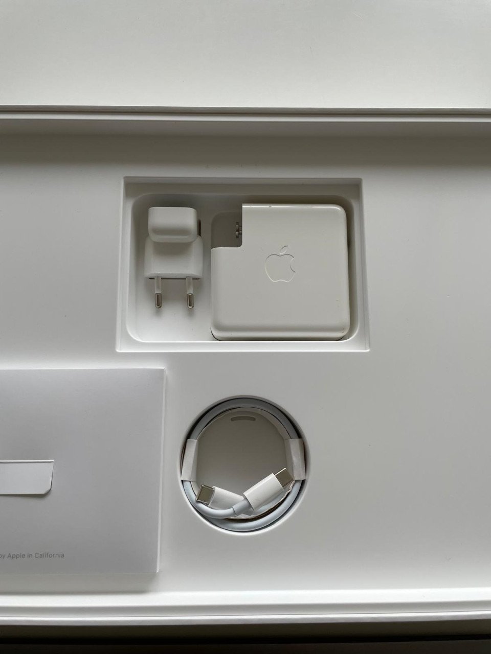 Macbook 15 inch SSD 16GB RAM - Office pakket, Photoshop, Sleeve, etc.