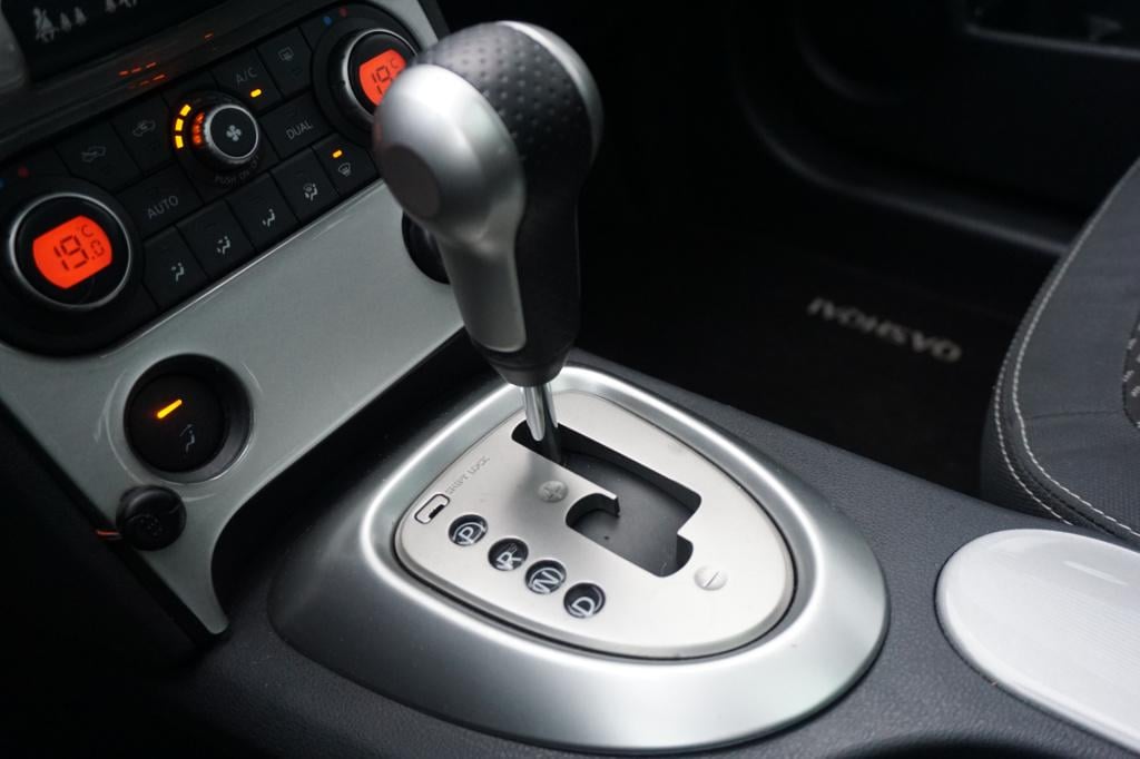 Nissan Qashqai 2.0 acenta automaat - airco / cruise / pano / parkeersens. /