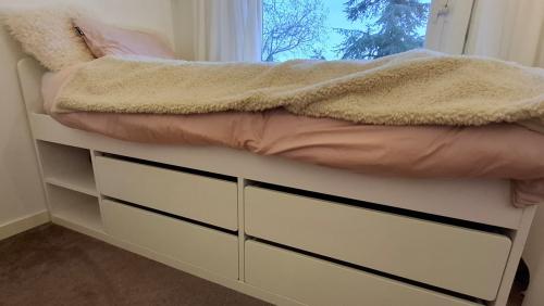 Bed Ikea Slakt 90x200 met lades & lattenbodem Lonset