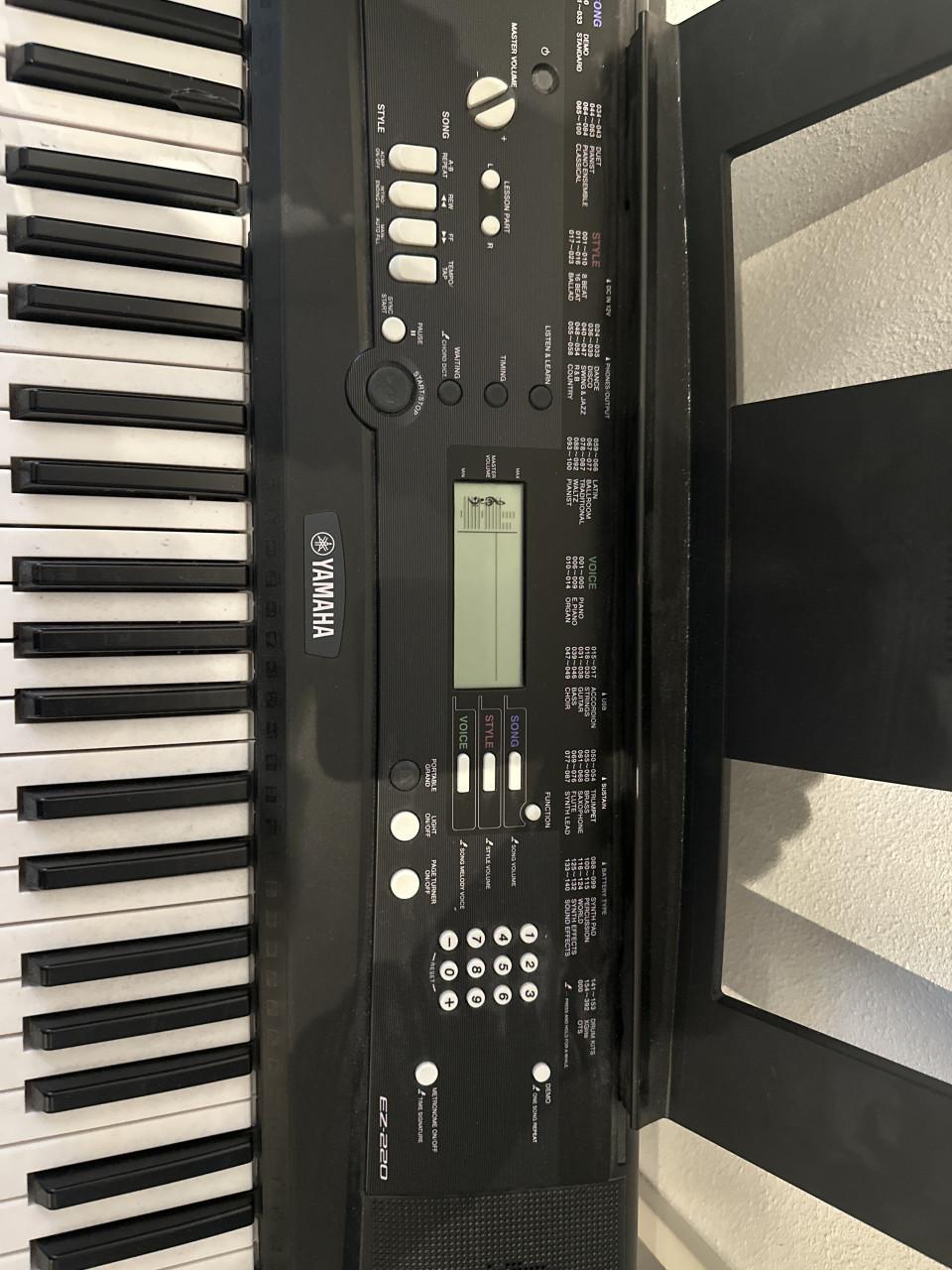 Keyboard Yamaha EZ-220