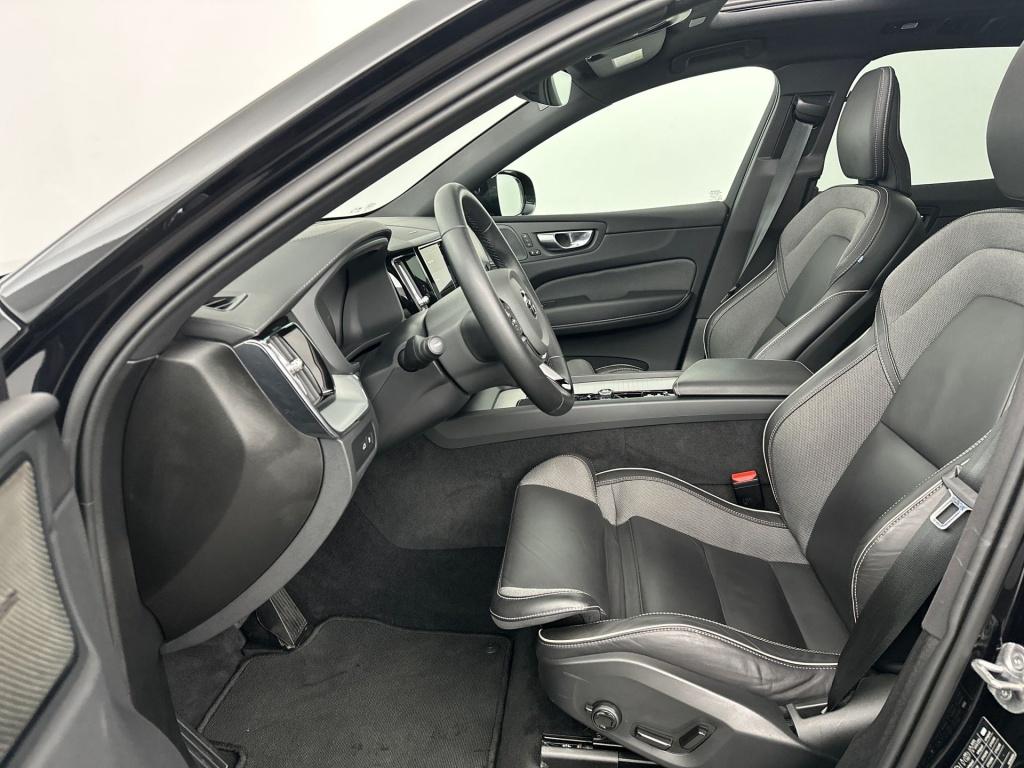 Volvo XC60 t6 398pk recharge black edition ultra| pano| 360camera| adap.cru