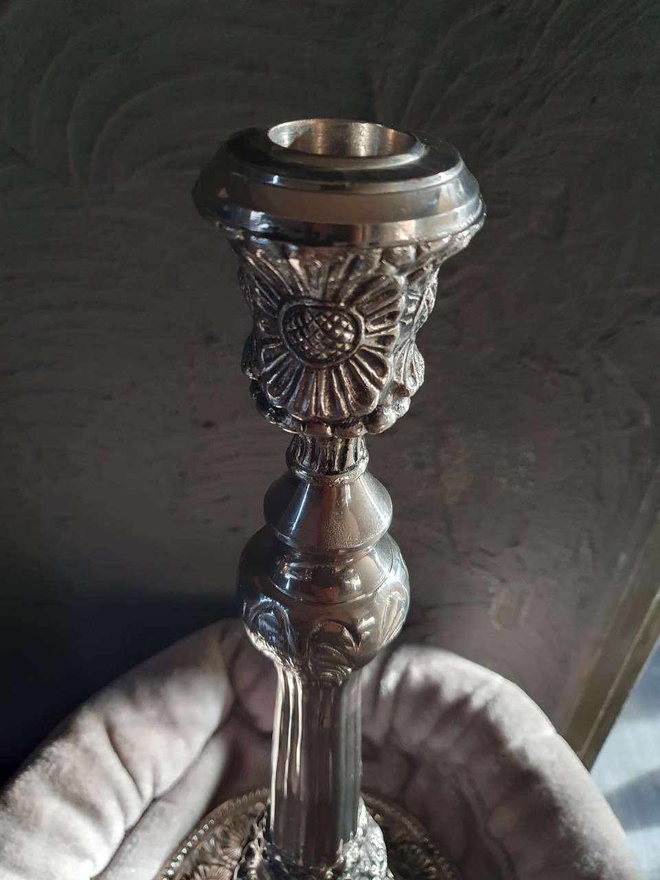 Prachtige heel grote vintage kandelaar heel zware kwaliteit...