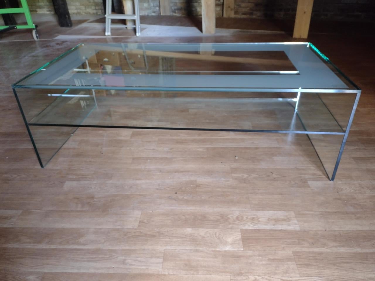 Bank en Glazen Tafel Gratis