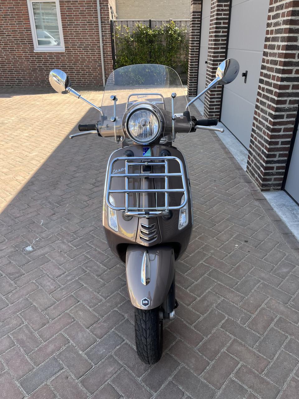 Vespa Piaggio Primavera touring