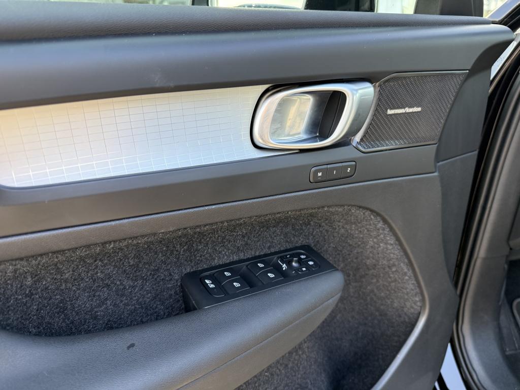 Volvo XC40 t4 211pk recharge plus dark| panodak| camera| h&k sound| elek.