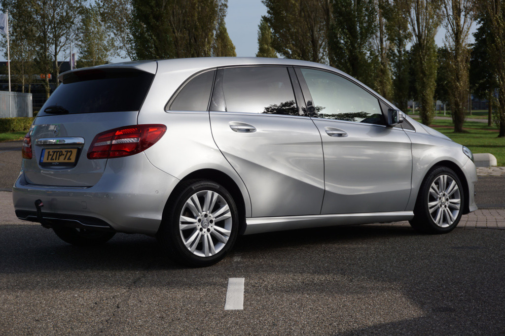 Mercedes-Benz B-Klasse 180 ambition style l facelift uitvoering l xenon l p