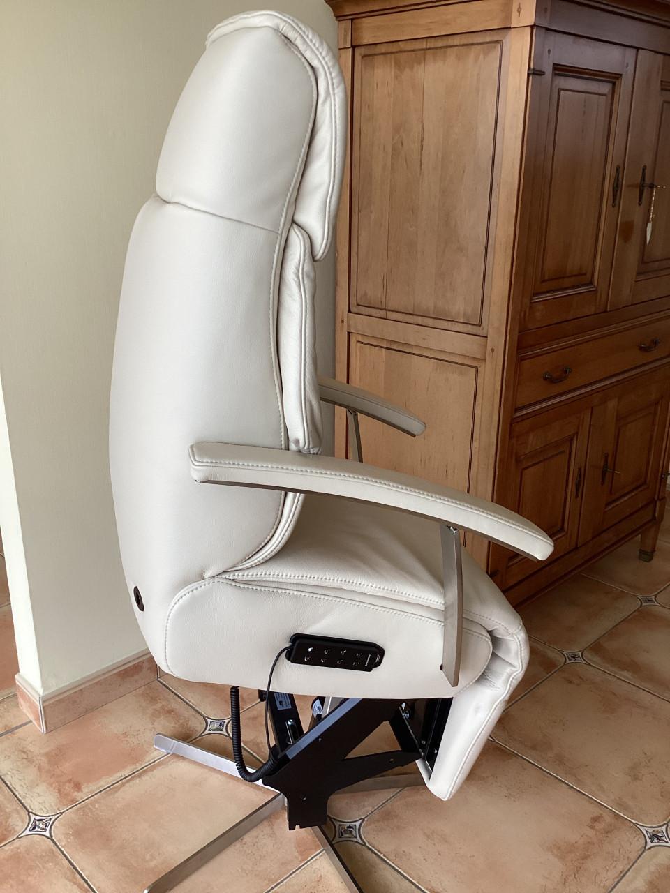 Prominent sta-op stoel S-100(3 motoren)NP6200 SHOWROOMSTAAT