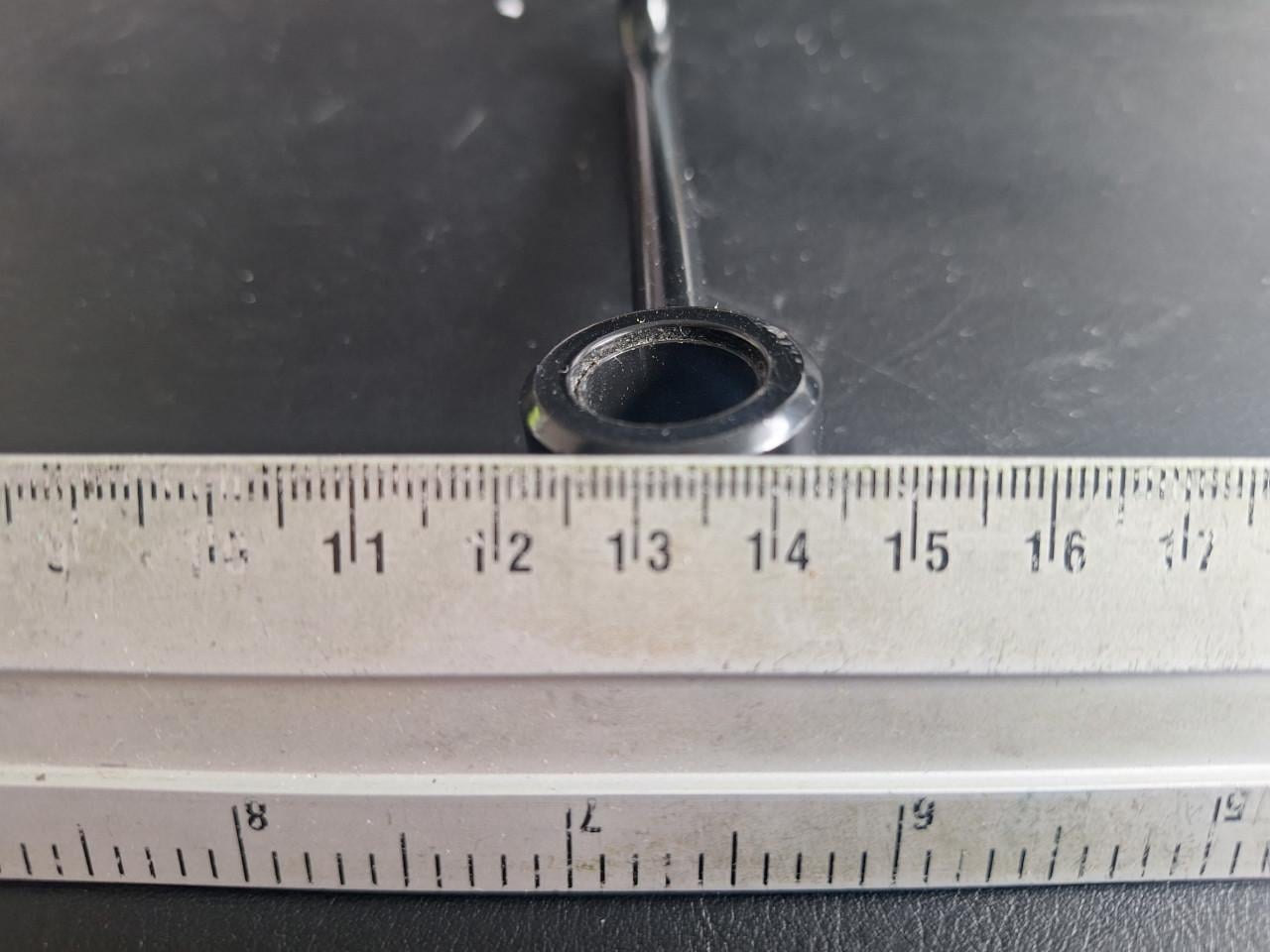 Te koop: kledinghanger voor in de auto