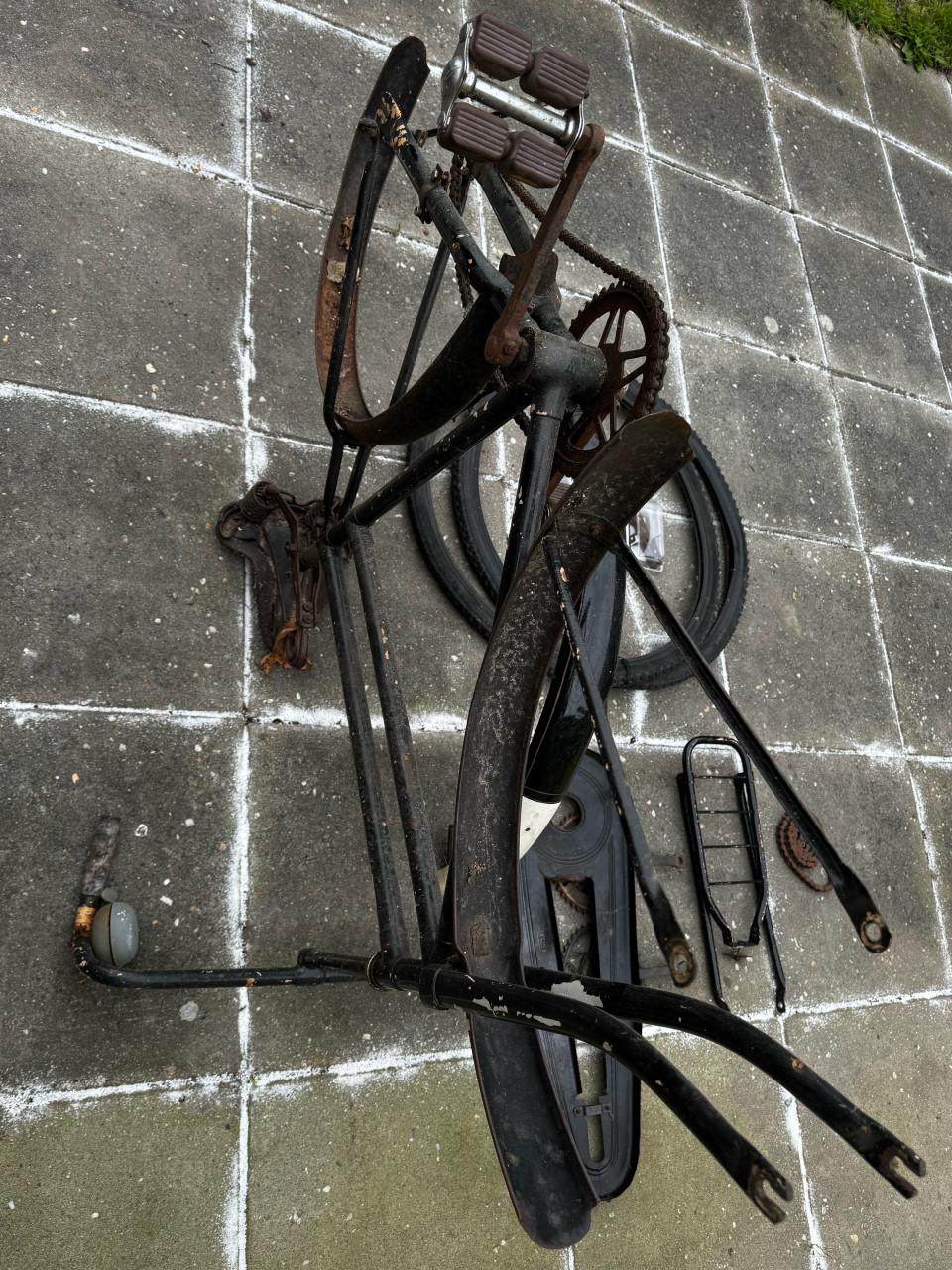 Empo transportfiets onderdelen alleen 28 “ wielen ontbreken