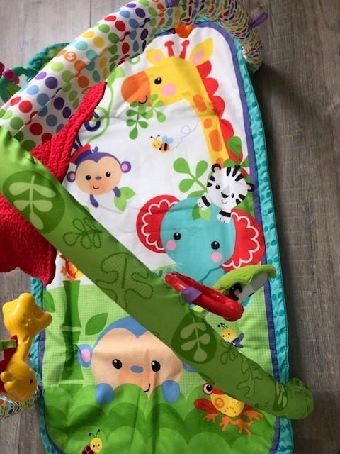 Kleurig kinderkleed met bogen en leuke & leerzame accessoires!