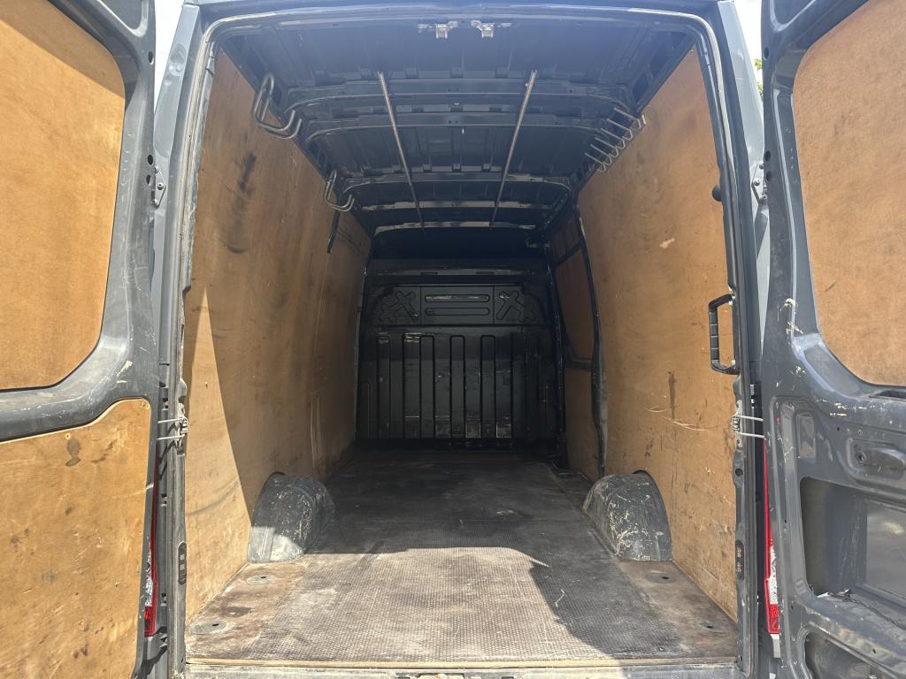 Iveco Daily 35c18v 3.0 180pk 352 h2 l | trekhaak 3.5t | airco | cruisec.