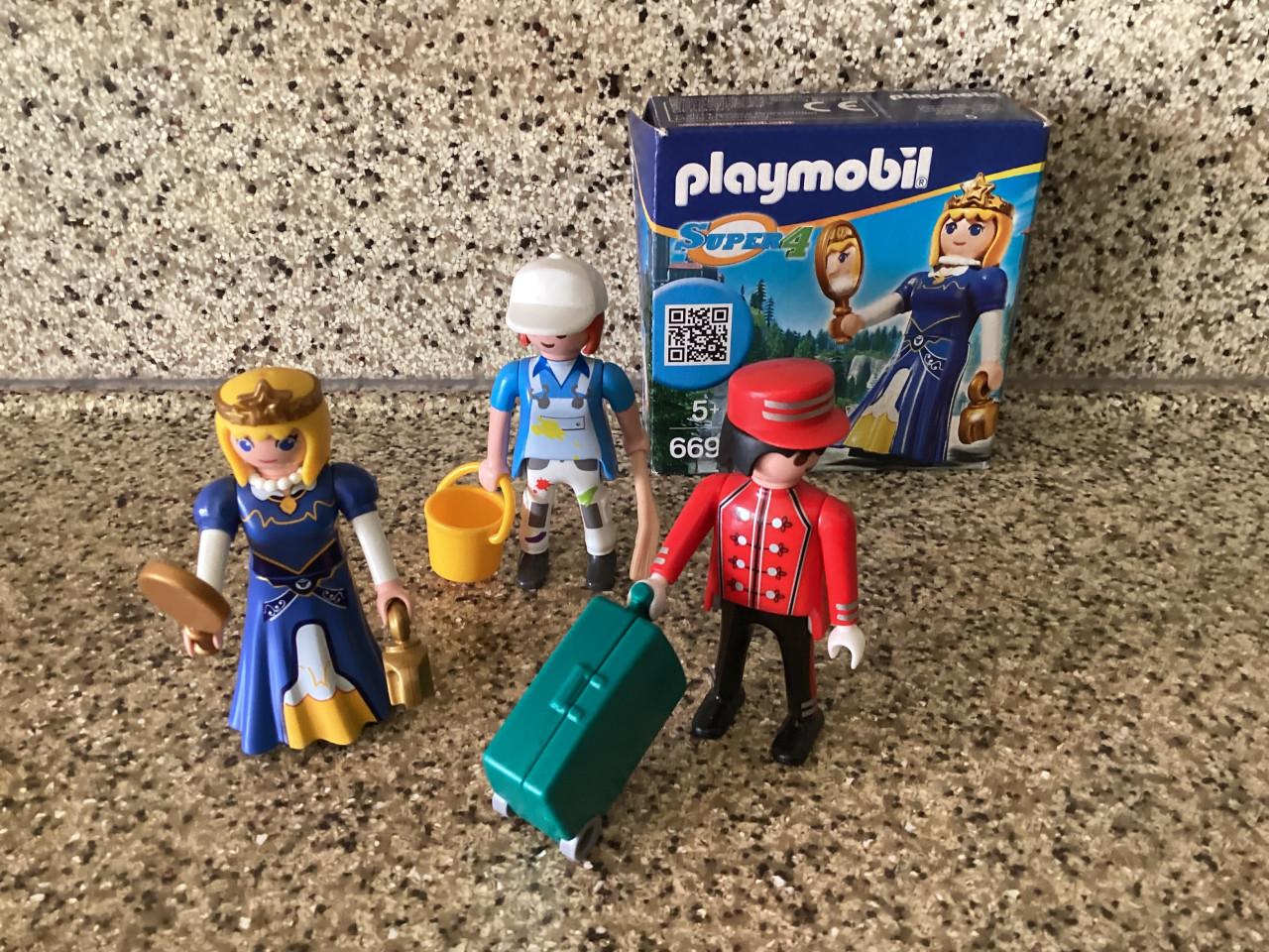 Heel veel Playmobil. Tandartsenpraktijk, politiebureau, bouwplaats etc.