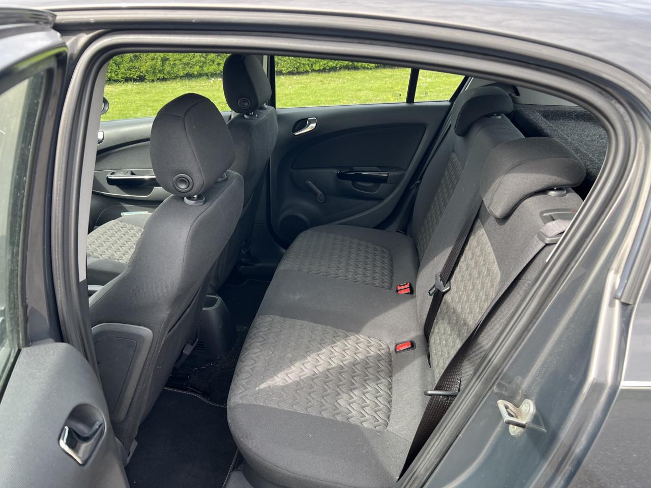 Wegens verhuizing niet meer nodig nette  Opel Corsa AUTOMAAT