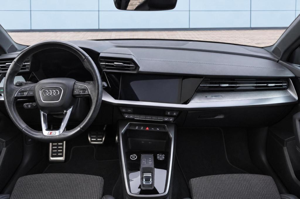 Audi A3 limousine 35 tfsi s edition 150pk s tronic