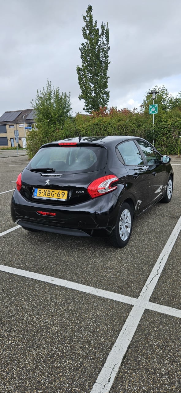 Peugeot 208 1.2 VTI 60KW/82PK 5-D 2013 Zwart