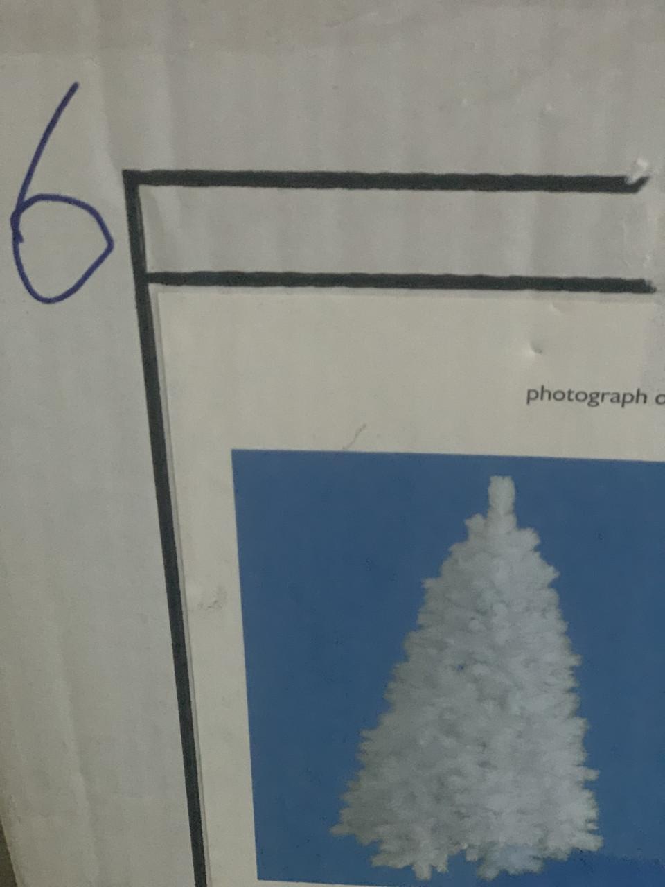 Kerstboom wit 1.85 hoog en 1.20 breed