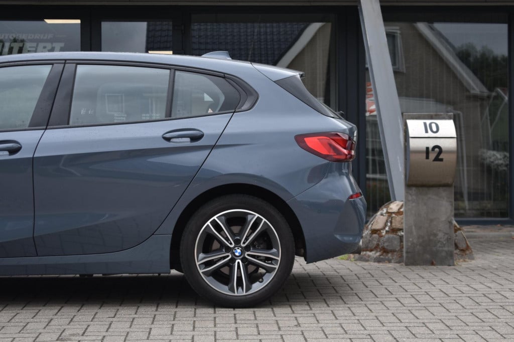 BMW 1 Serie 116i sportline | camera | apple carplay | android auto | nap | 