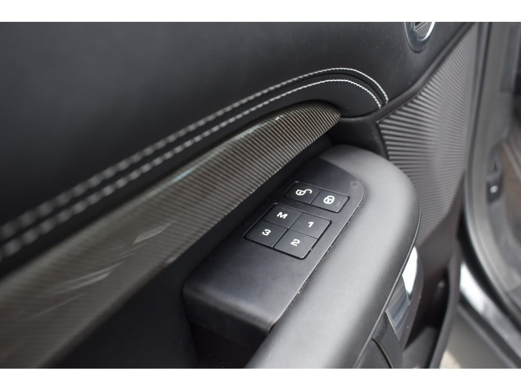 Land Rover Discovery 3.0 td6 hse € 49.950 excl btw