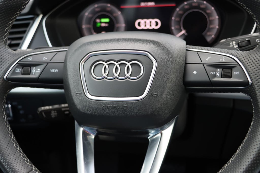 Audi Q5 50 tfsi e quattro s edition 300pk s-tronic audi q5 50 tfsi e s edit