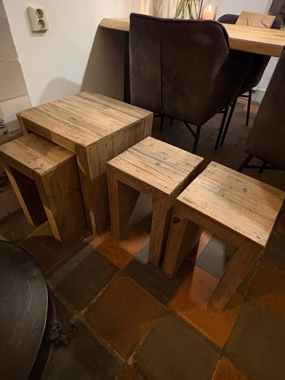 Houten bijzettafel set