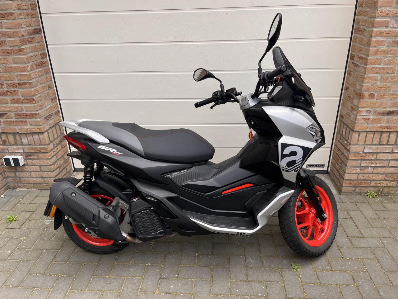 Aprilia SR GT 200 (2024)