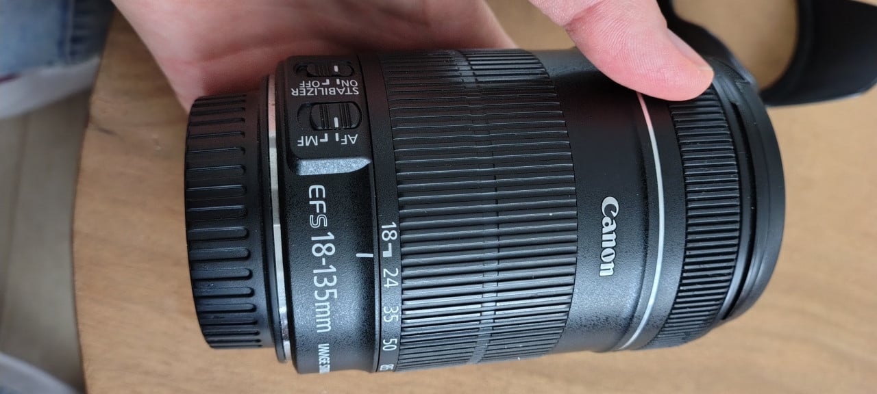 Lens Canon EF-S 18-135 mm