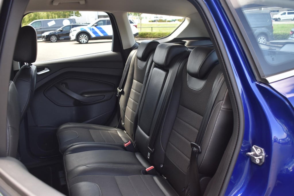 Ford Kuga 1.5 titanium | volledig dealer onderhouden | trekhaak | 1800kg tr