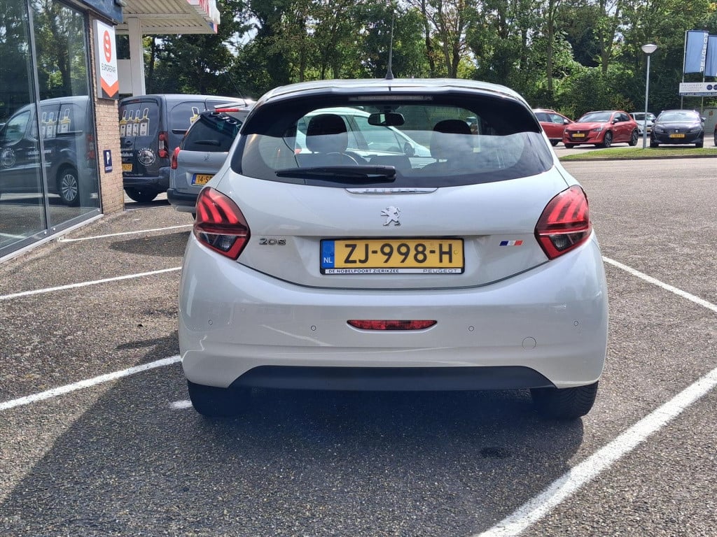 Peugeot 208 allure 1.2-110pk 5d (vol)automaat(eat6) navigatie | apple carpl