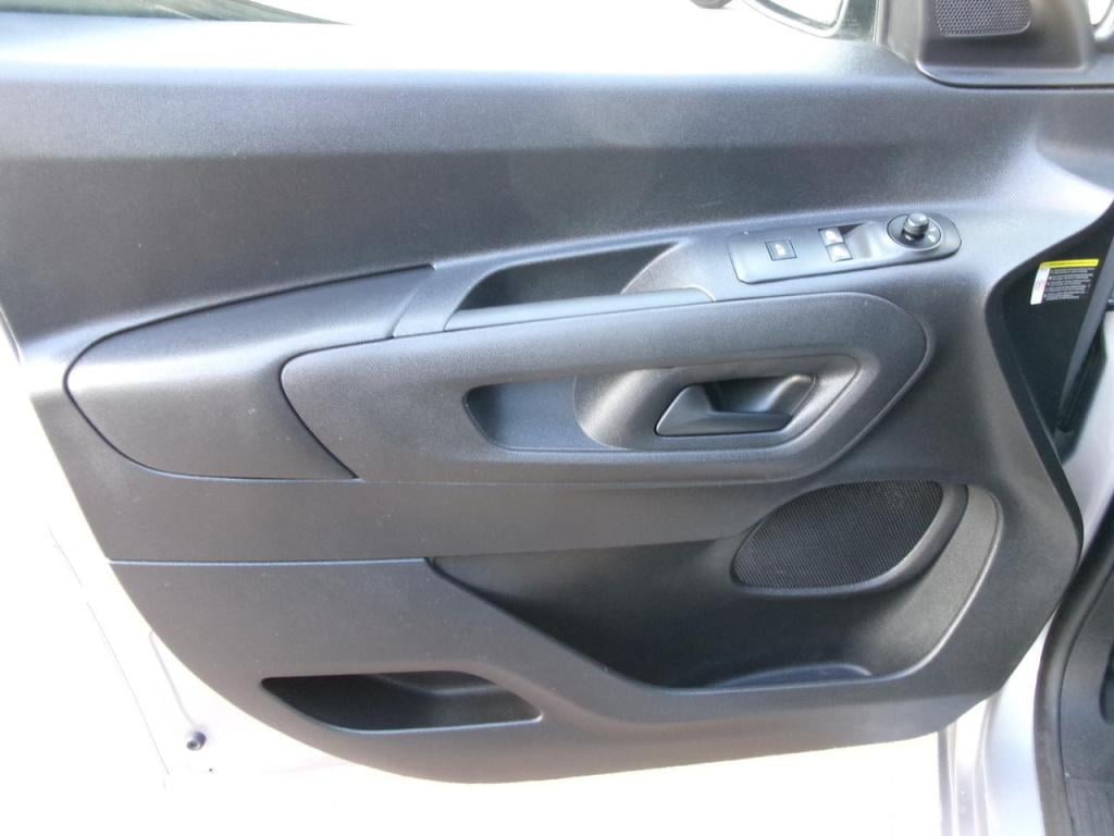 Peugeot Partner 1.5 bluehdi 75 airco, trekhaak, 3-zits