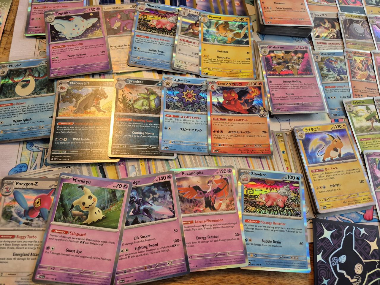 Mooie partij van 300 pokemon kaarten. Veel glimmende