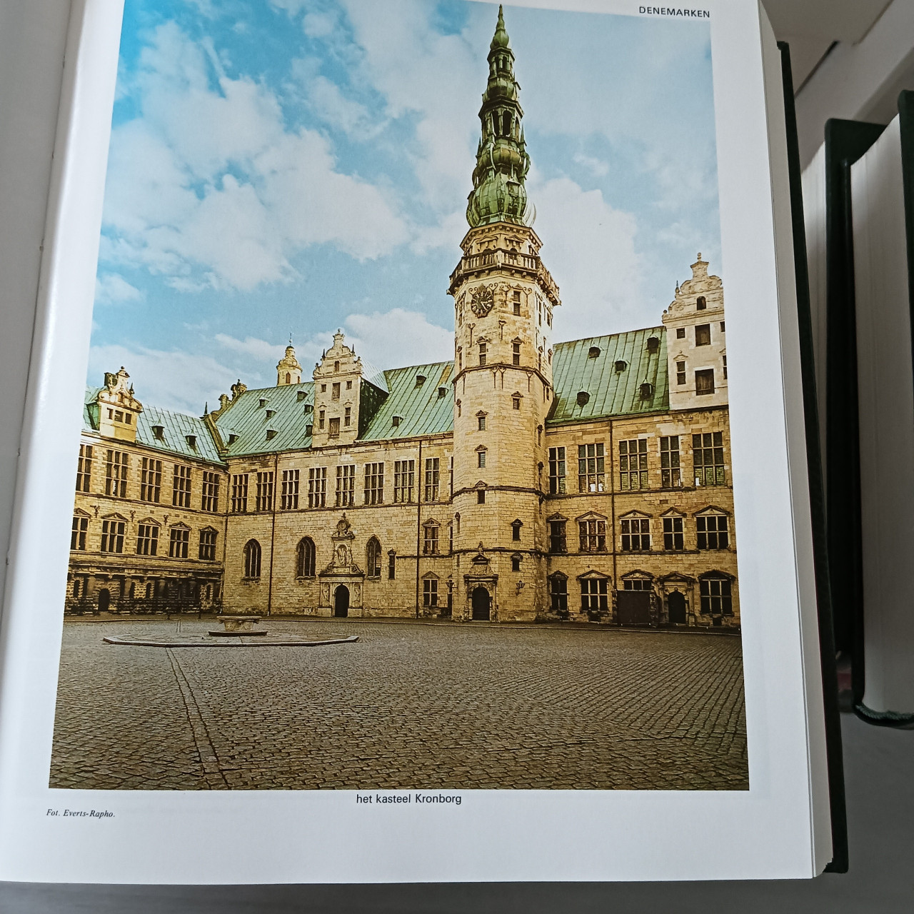 Prachtige Larousse Encyclopedie, incl medisch, 25 delen
