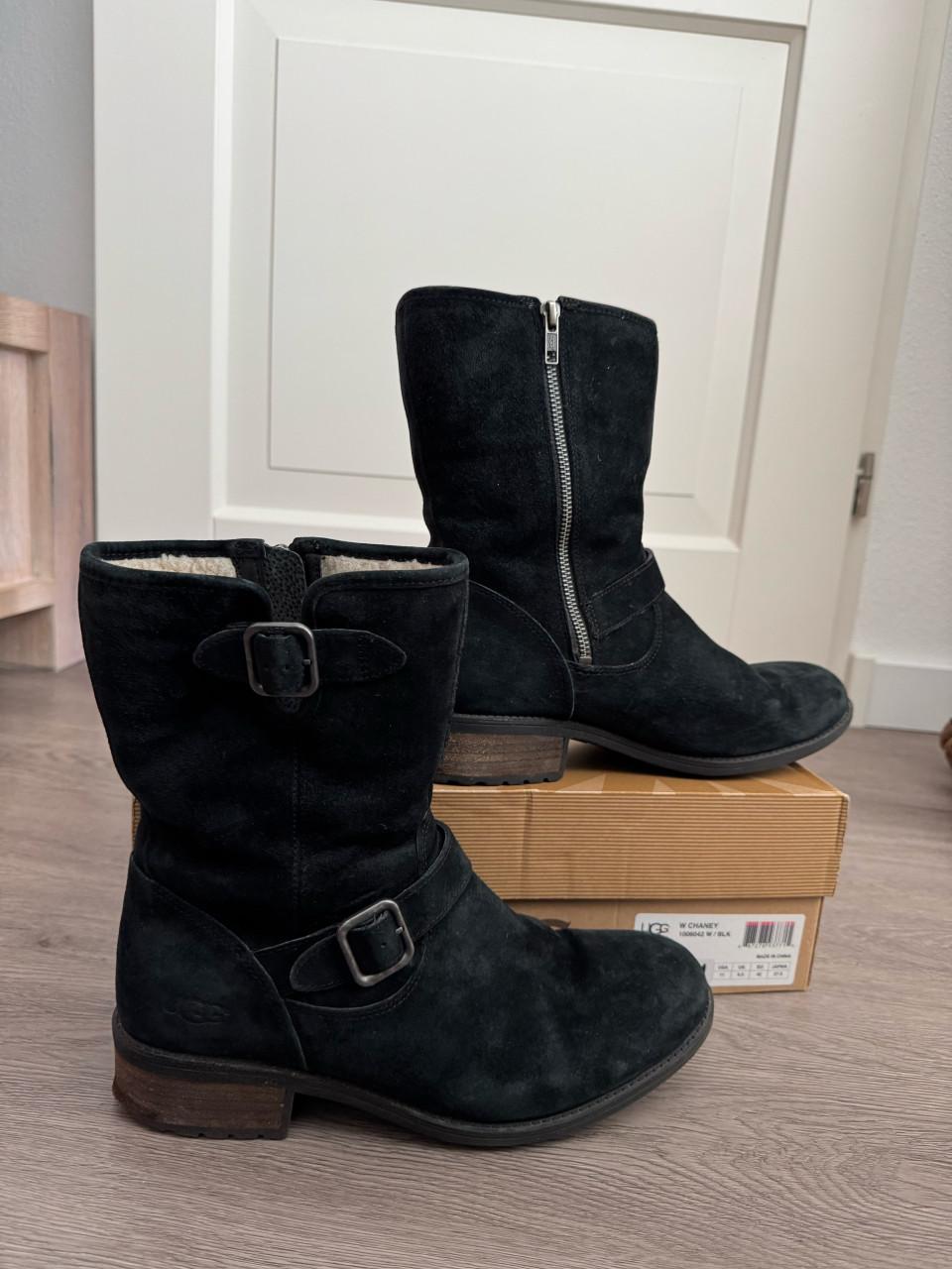 Zwarte, warme vachtlaarzen van UGG in maat 42