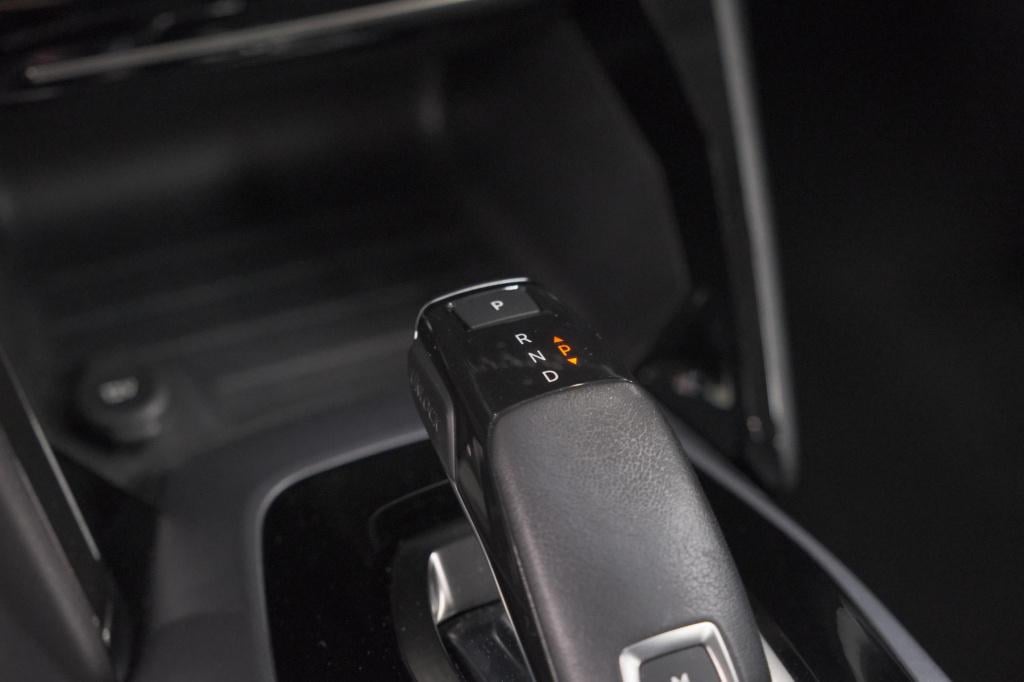 Peugeot 2008 puretech 130 eat8 allure | camera | navigatie | apple carplay 