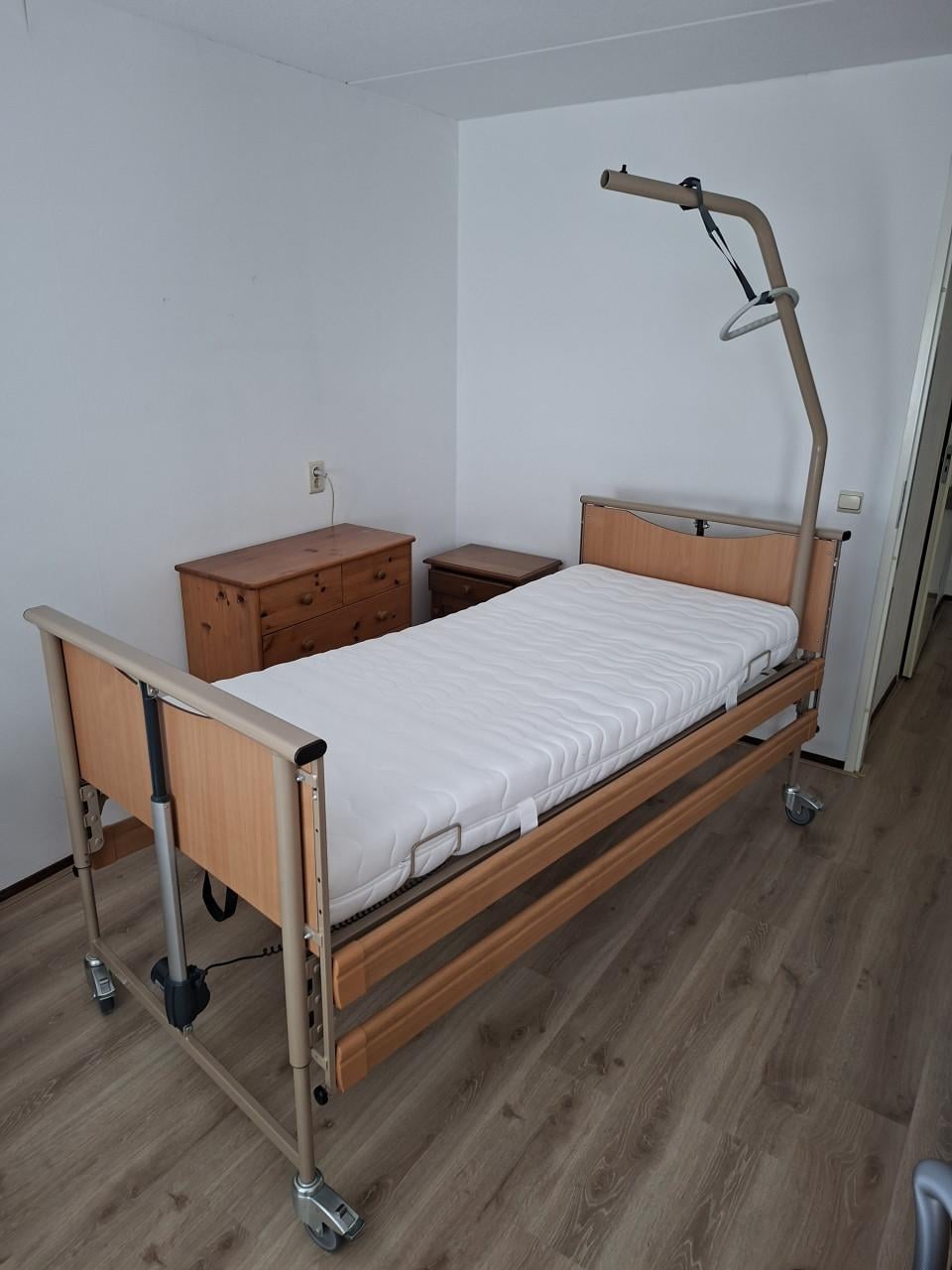 Hoog- laag bed (verpleegbed)