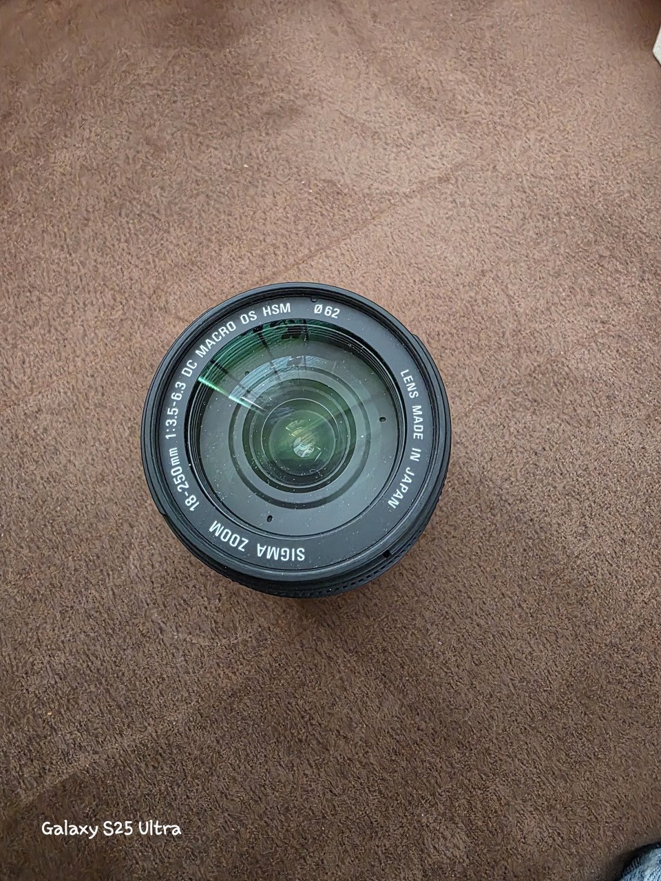 Sigma 18-250 mm F3.5-6.3  DC MACRO OS lens