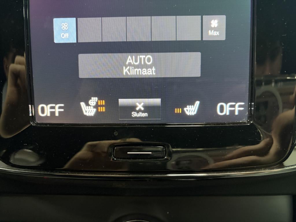 Volvo XC40 1.5 t4 plug-in hybrid plus dark