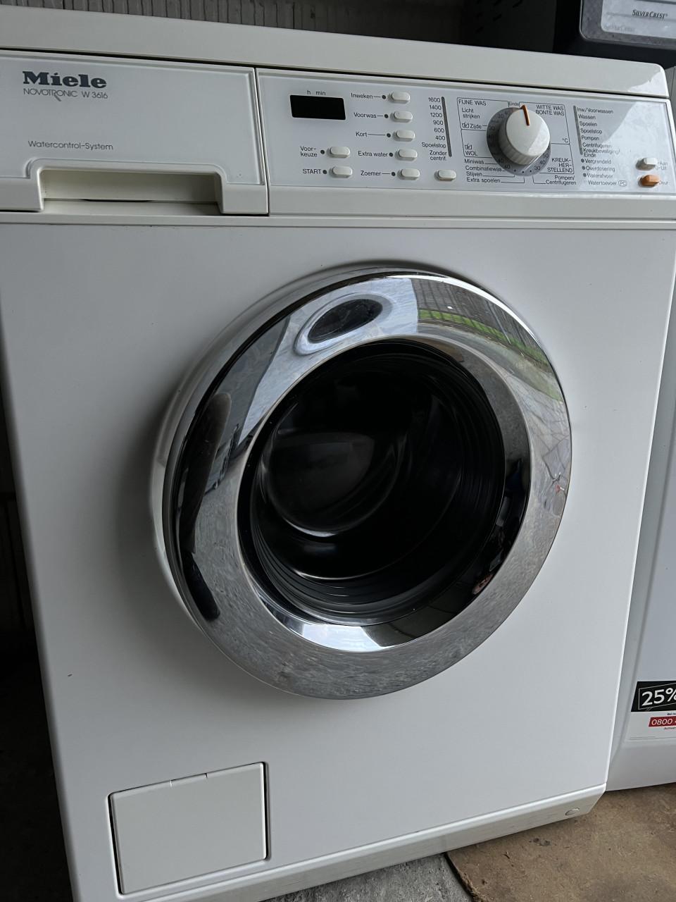 Nauwelijks gebruikte Miele Wasmachine 1600 toren 5 kg. als nieuw