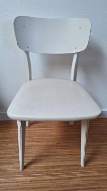 Wit houten eetkamerstoel met skay zitting