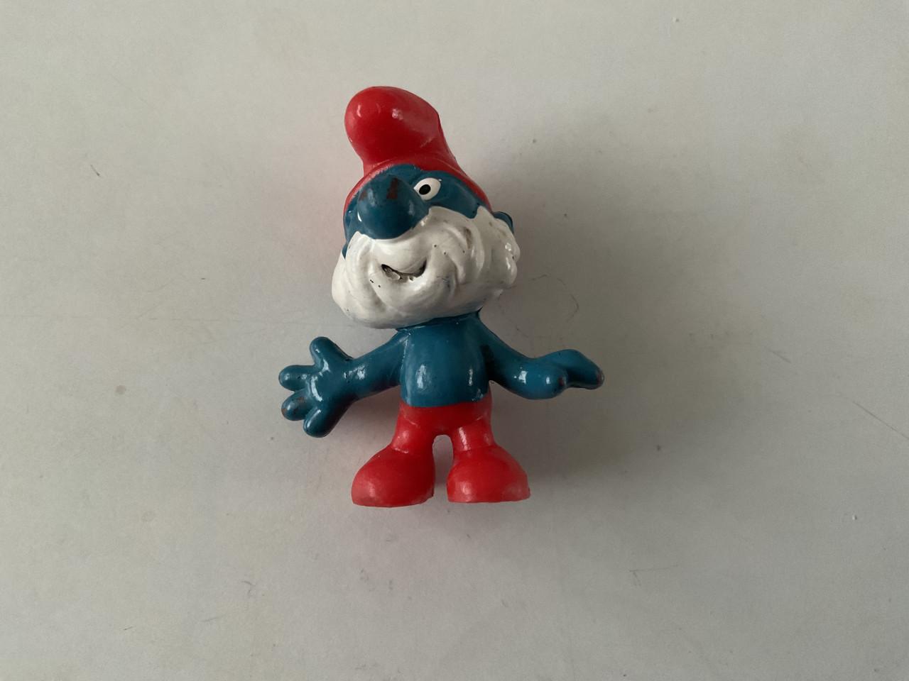 Verschillende Smurfen in rubber +/- 5 cm. hoog.      Merk: Schleich/Peyo.