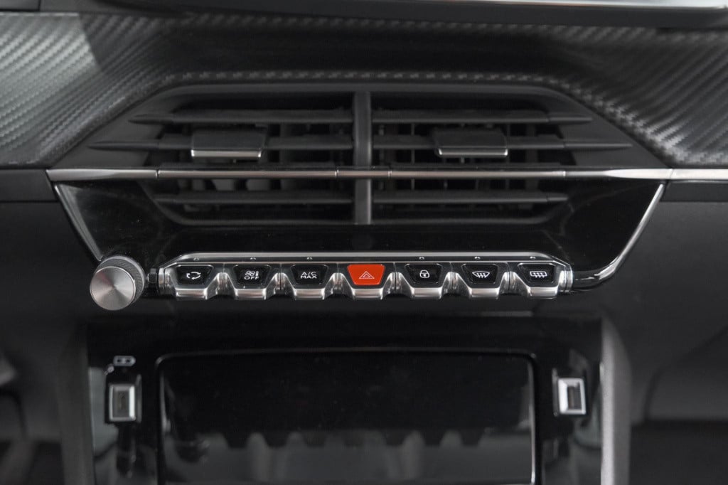 Peugeot 2008 puretech 130 eat8 allure | parkeersensoren | navigatie | apple