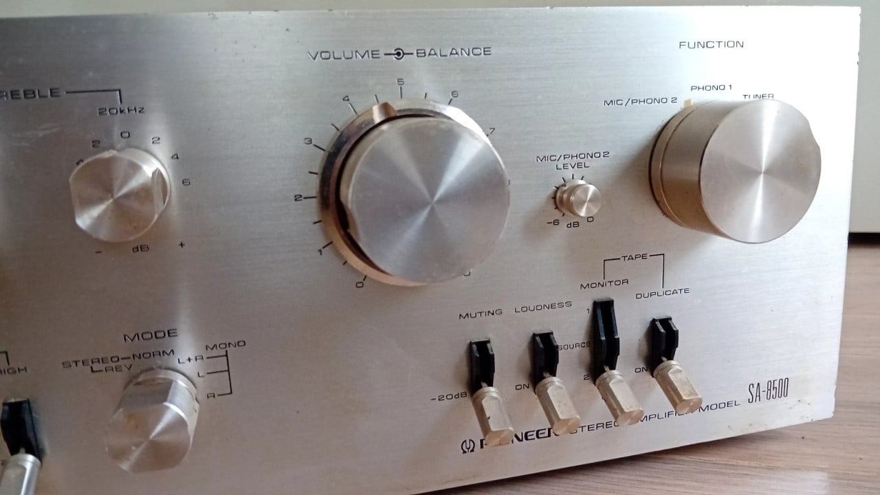 Pioneer SA-8500 stereo amplifier. Versterker.