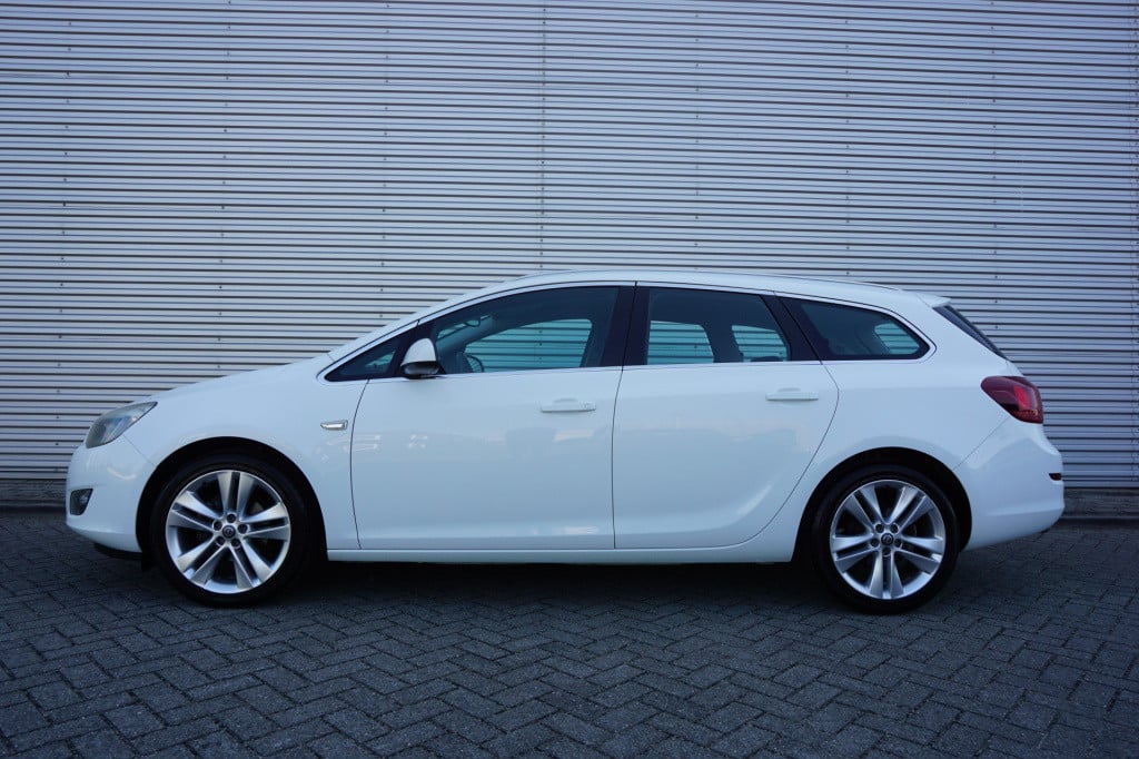 Opel Astra sports tourer 1.4 turbo sport airco / cruise / navi / elektr. ra