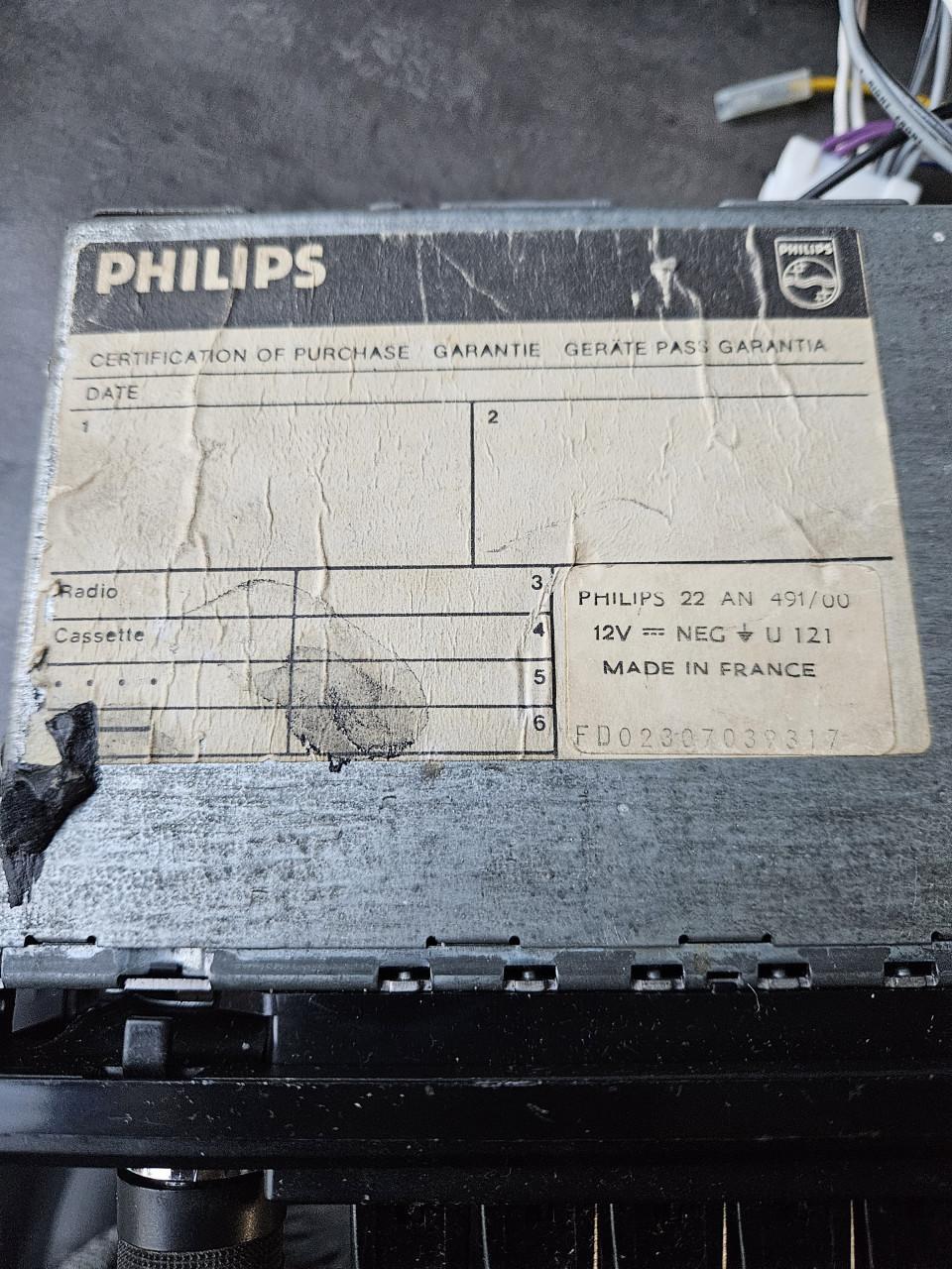 Werkend mooi oldtimer Philips 22 AN 491 autoradio...